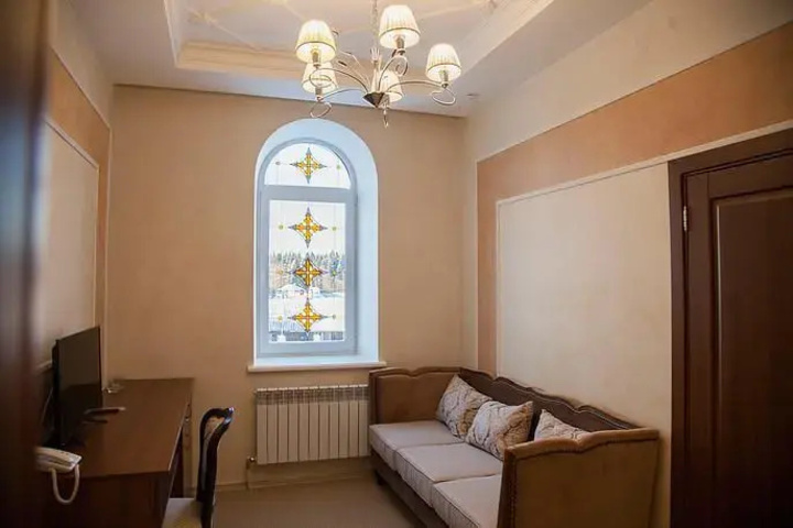 Room 5 of 12