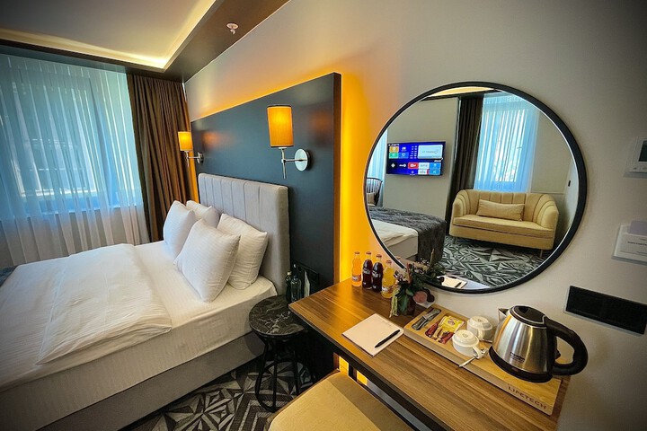 Room 25 of 47