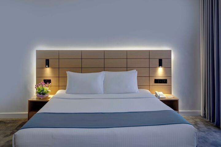 Room 9 of 35