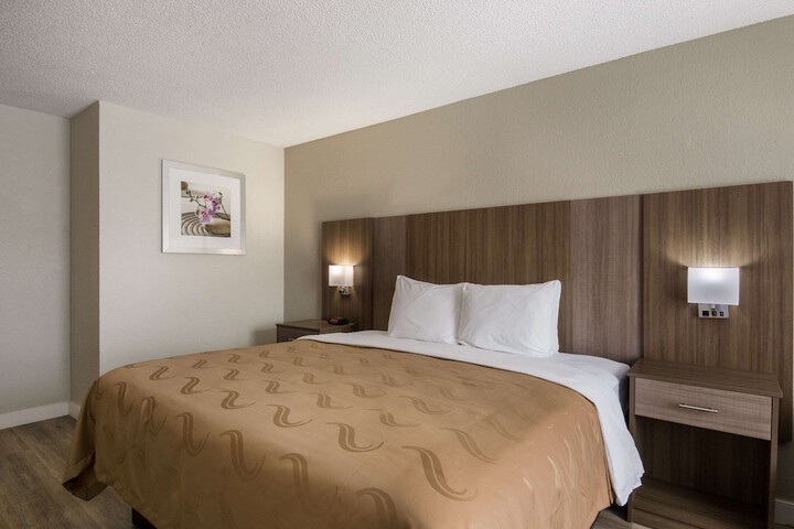 1 King Bed (9 of 22)