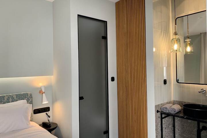 Room 58 of 199