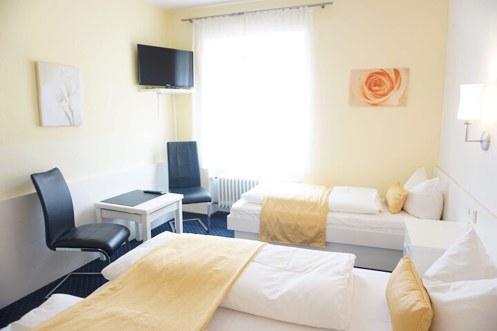Room 5 of 12