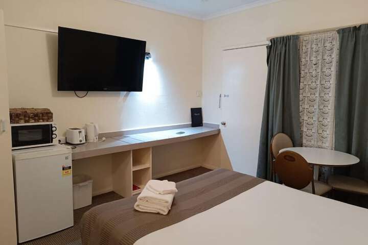 Room 5 of 8