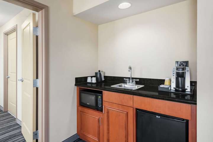 1 King Bed Hearing Accessible (12 of 25)