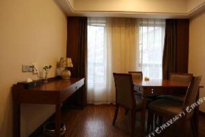 Longyi Business Hotel