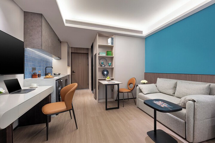 Room 5 of 16
