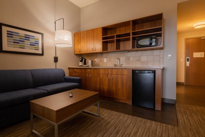 Room 33 of 85