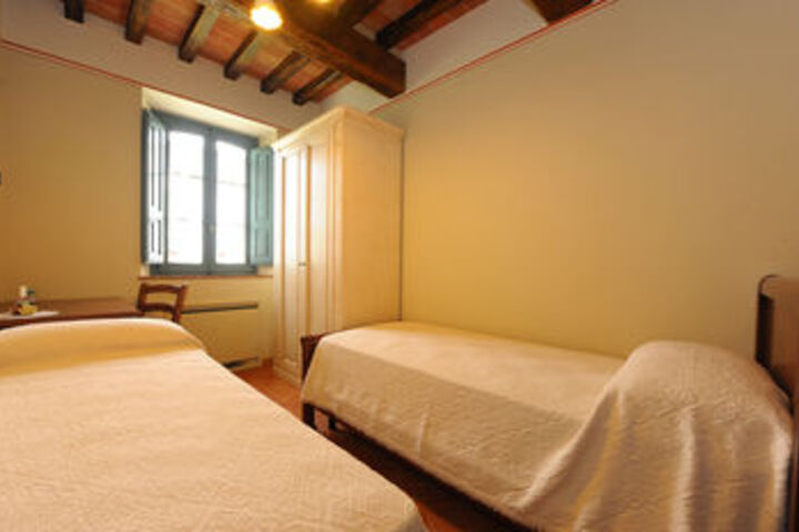 Room 42 of 107