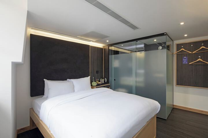 Room 11 of 43