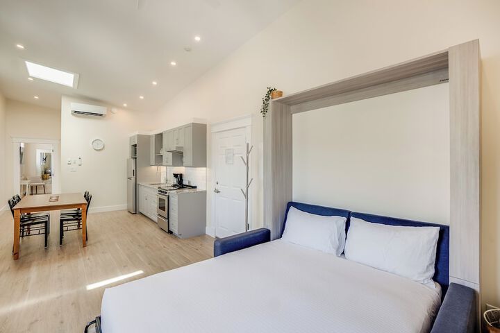 Room 25 of 107