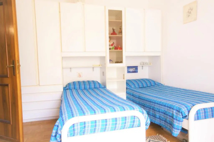 Room 5 of 11