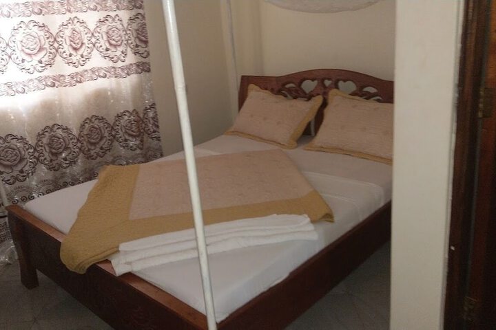 Room 11 of 28
