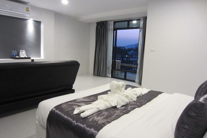 Room 4 of 63