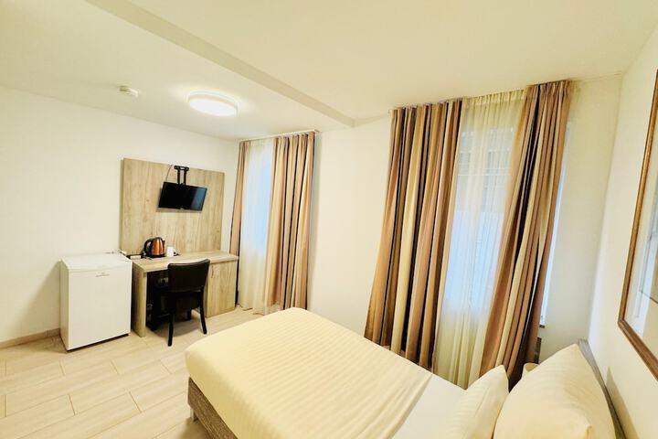 Room 11 of 34