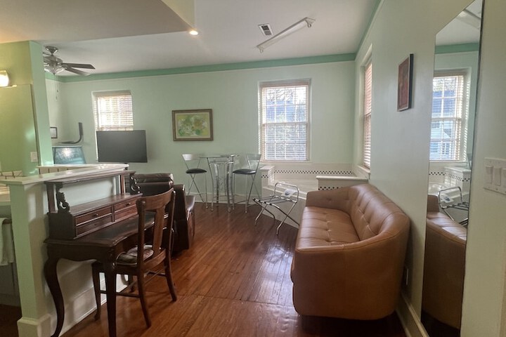 Room 52 of 142