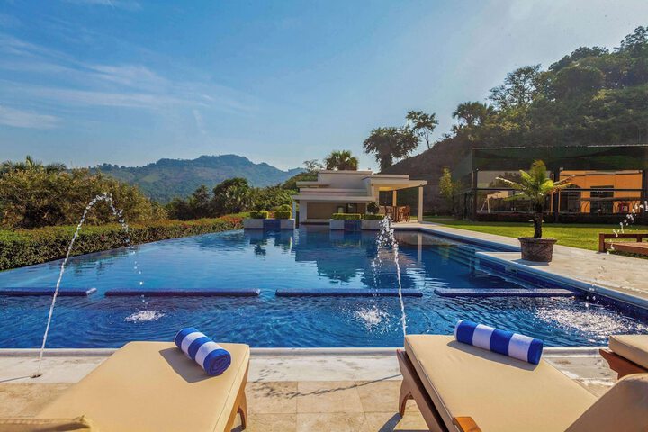 Hotel Pool