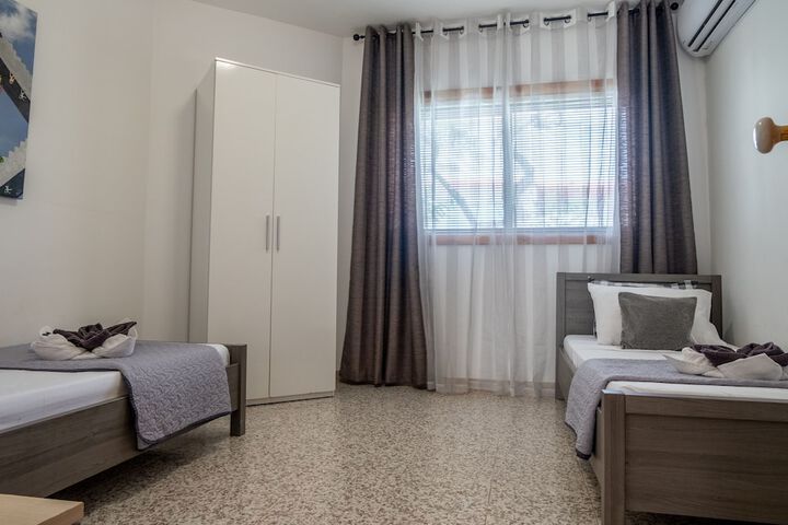 Room 3 of 75