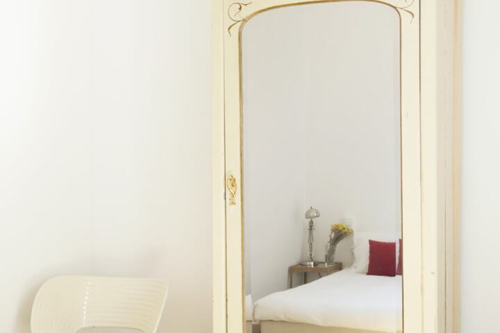 Room 28 of 51