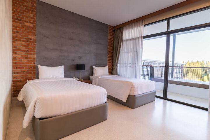 Room 8 of 70
