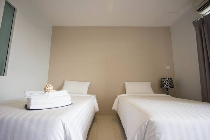 Room 6 of 32
