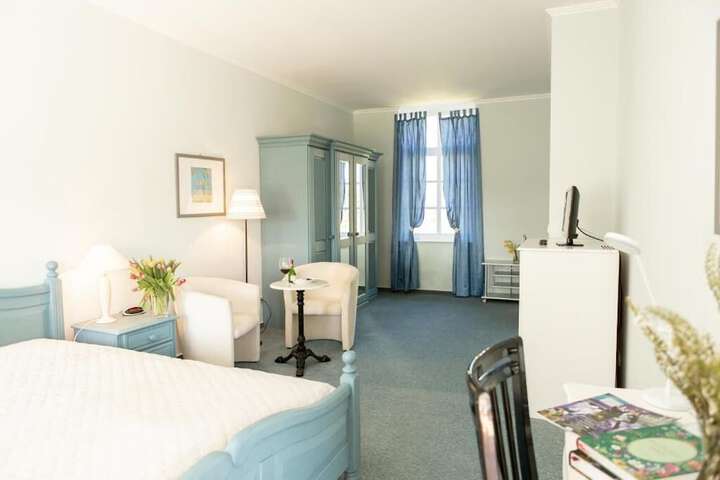 Room 6 of 28