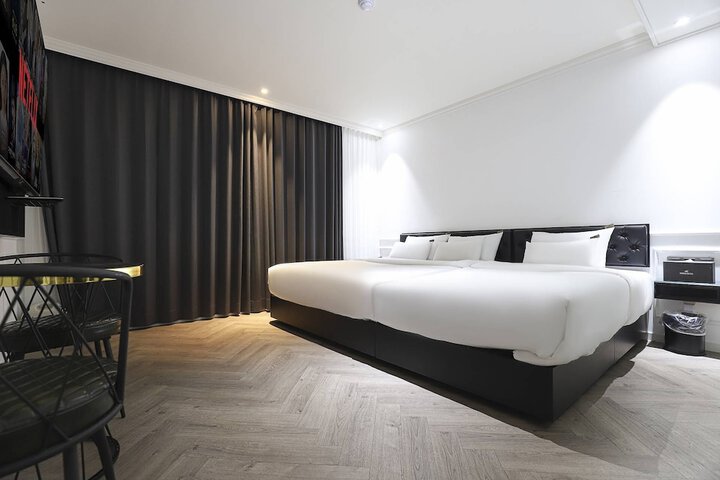 Room 16 of 39