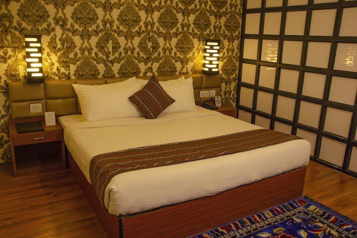 Room 12 of 73