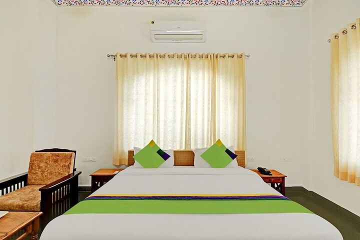 Room 5 of 8