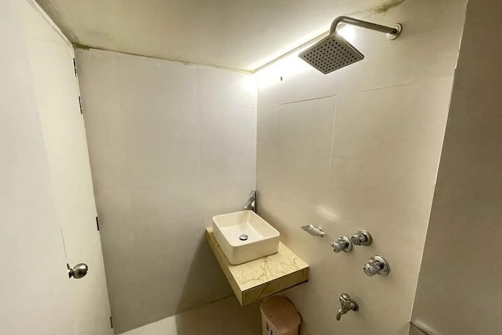 Room 6 of 6