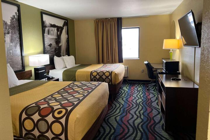 1 Queen Bed (5 of 22)
