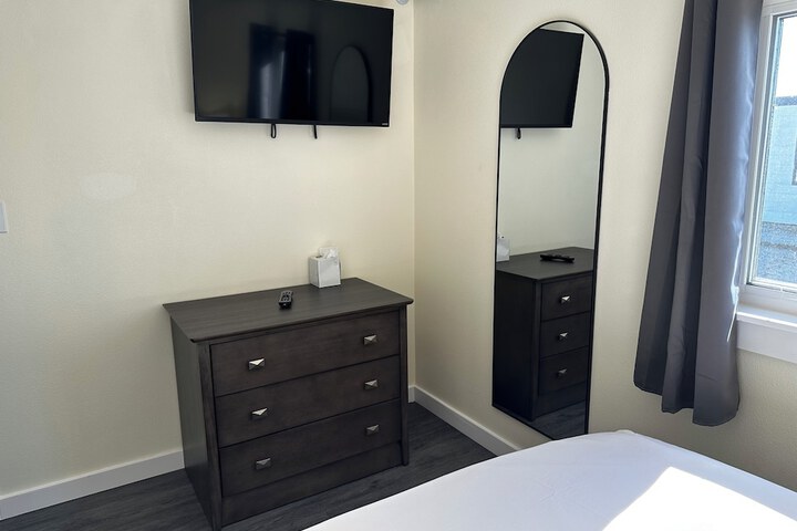 Room 2 of 80