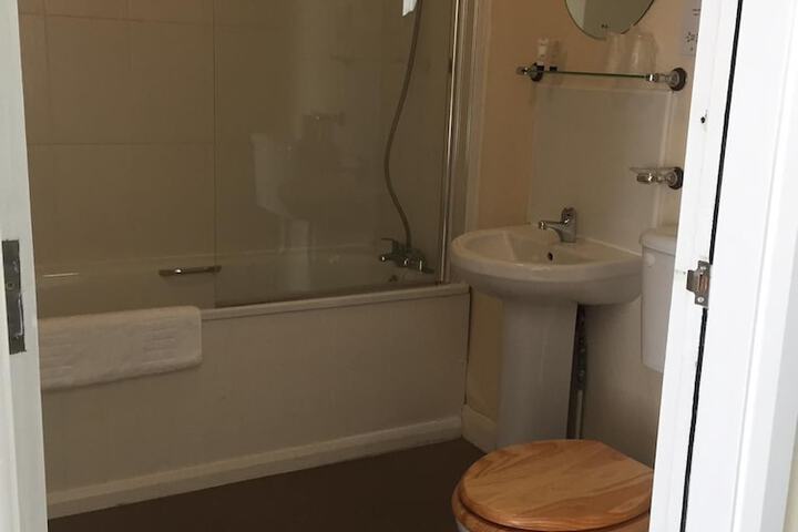 Room 10 of 14