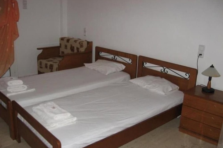 Room 8 of 32