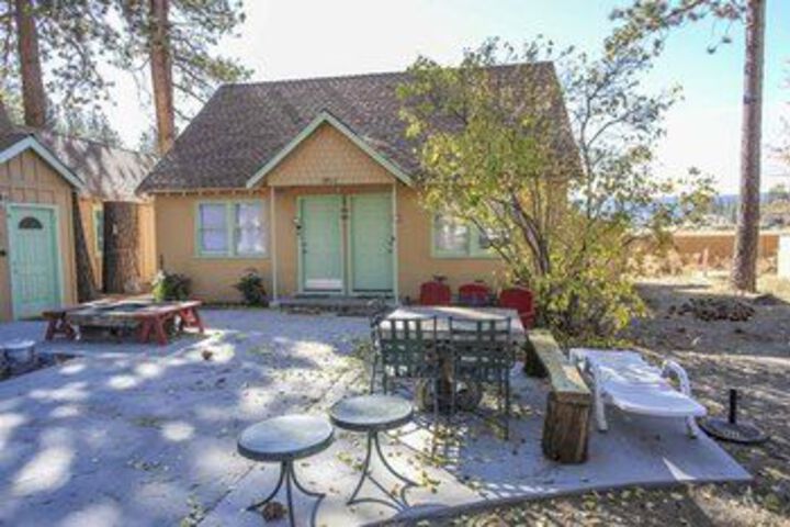 Exterior of Lakeside Retreat 8