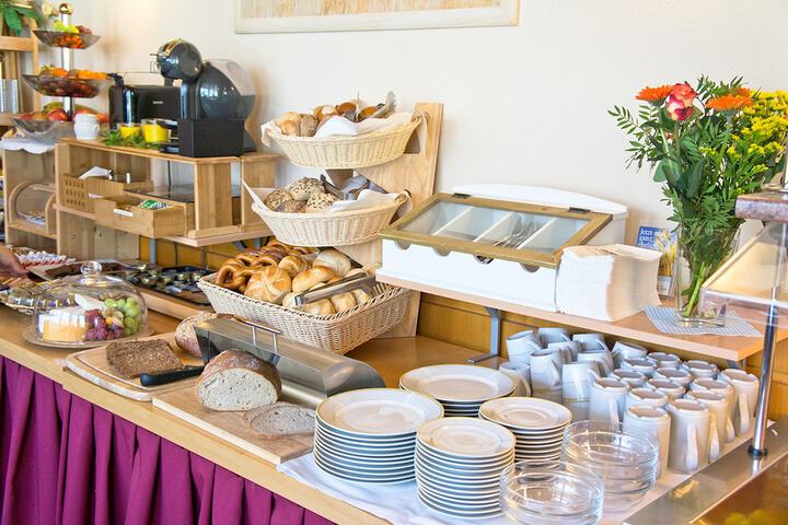 Breakfast/Coffee Service 25 of 38