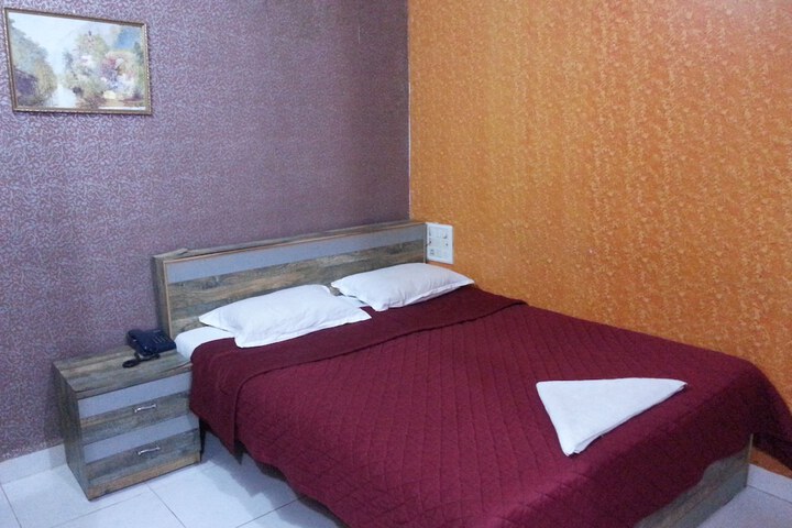 Room 6 of 28