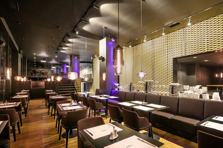 Dining 33 of 48
