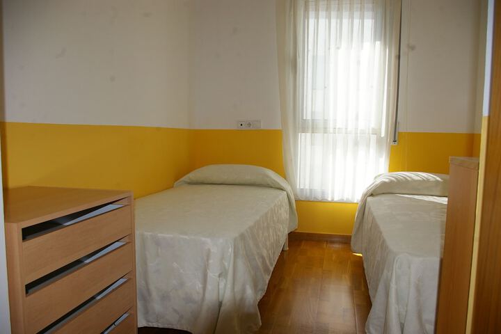 Room 9 of 32