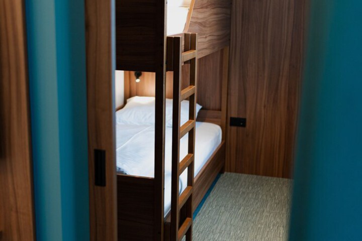 Room 30 of 107