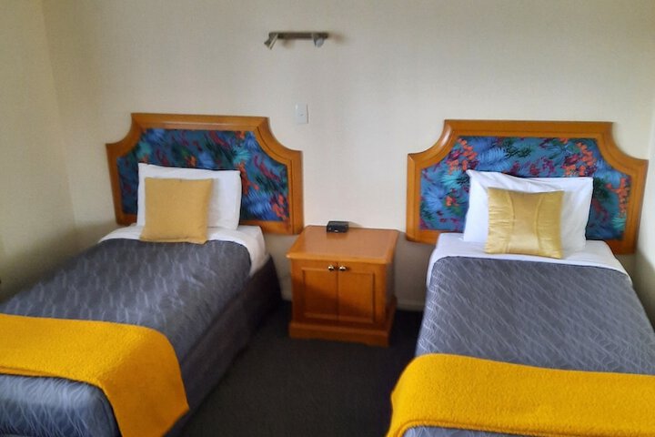Room 10 of 37
