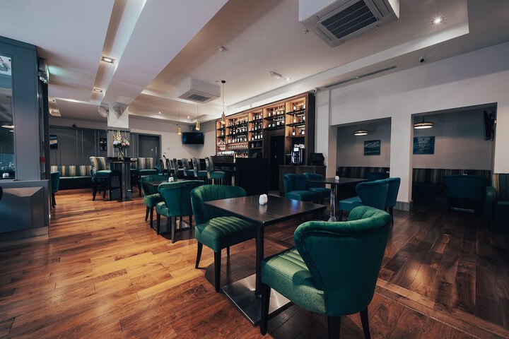 Lounge 57 of 73
