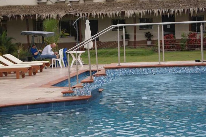 Pool 40 of 81
