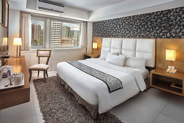 Room 12 of 25