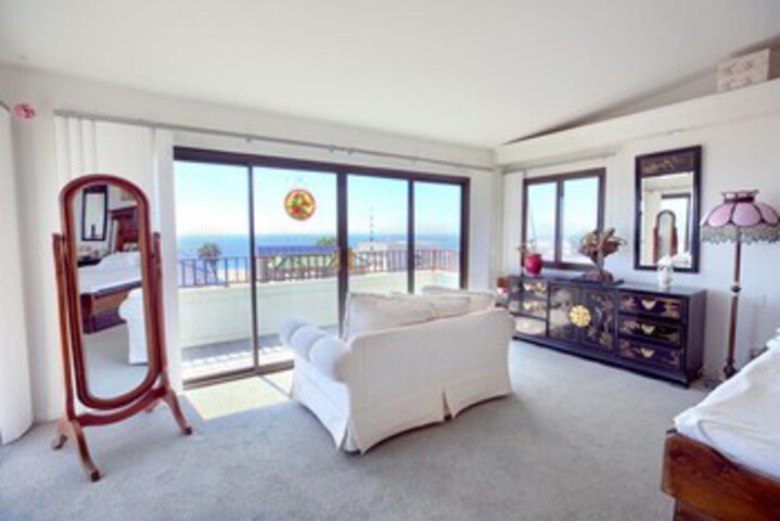 Room 10 of 26