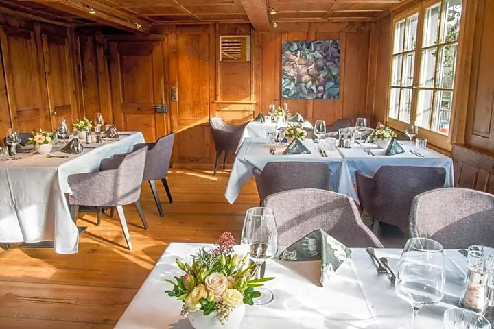 Dining 8 of 15