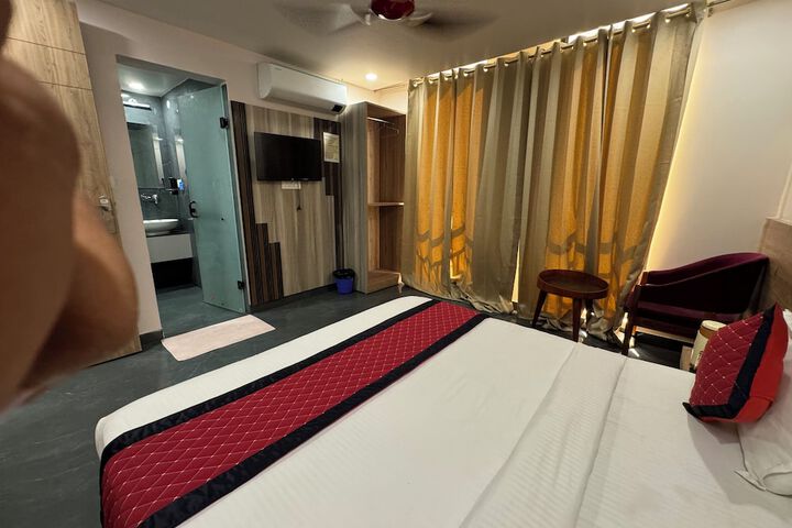 Room 7 of 19