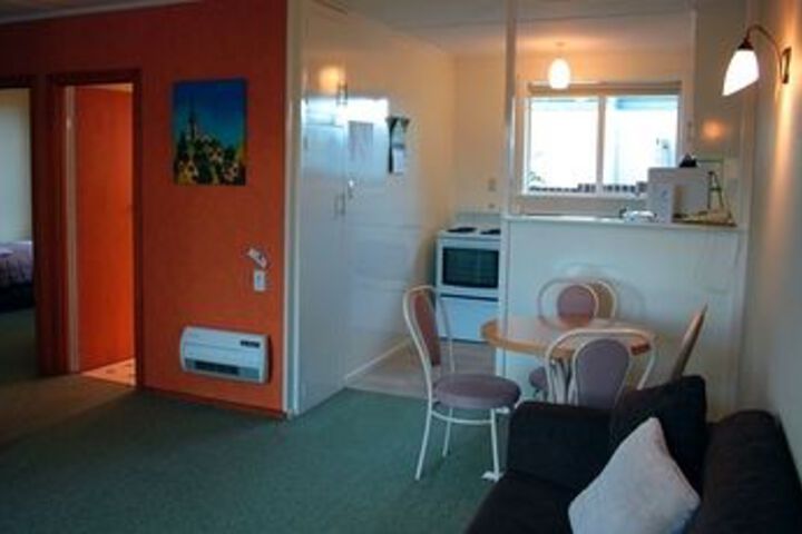 Room 4 of 8