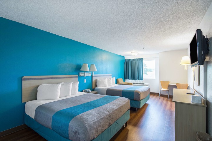 2 Queen Beds (3 of 6)