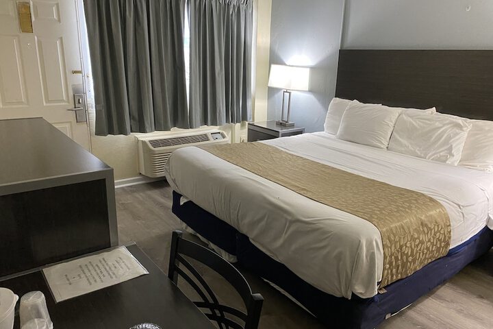 1 King Bed (9 of 23)