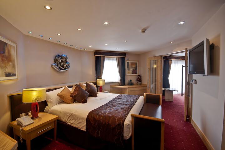 Room 25 of 63